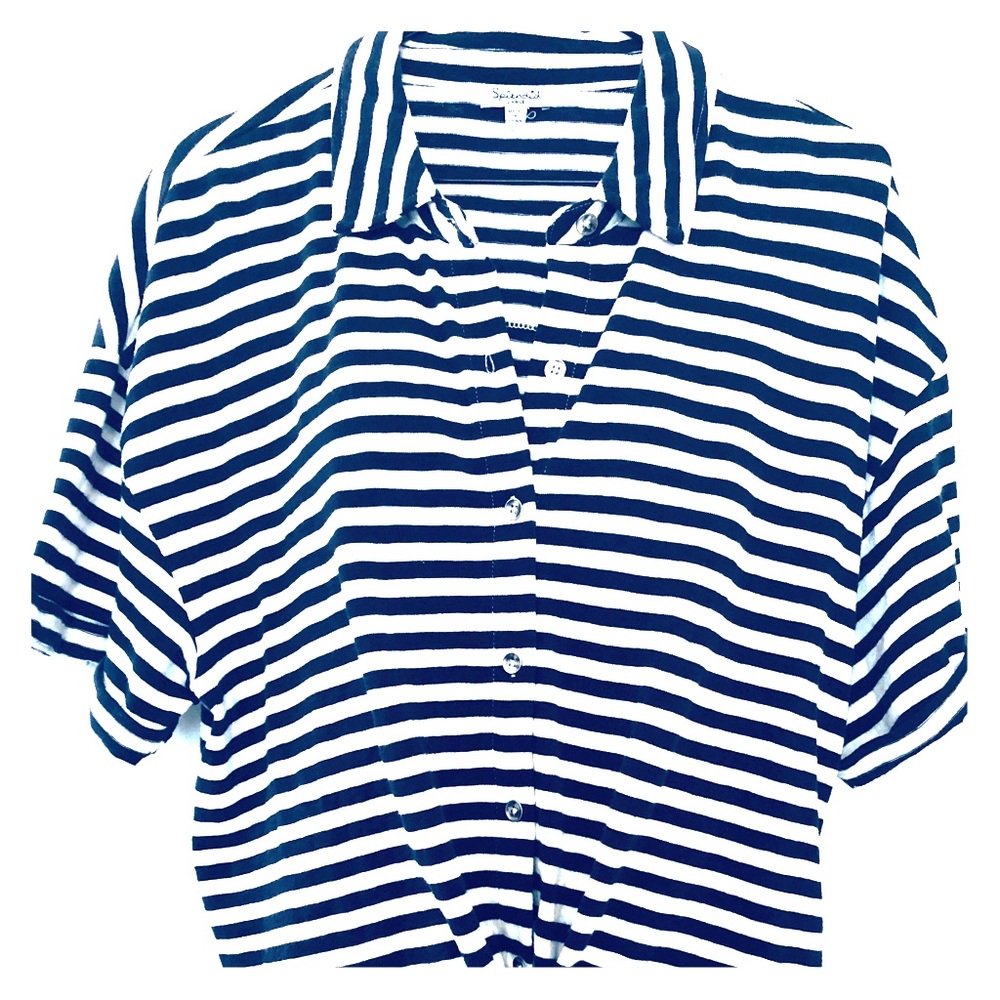 - Splendid button front  top with Tie closure